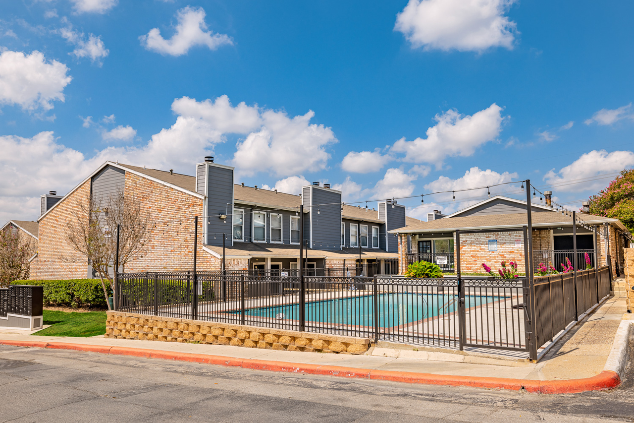 Silver Creek Apartments - Photo 4 of 50