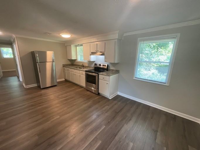 1030 Winchester Cir - Photo 3 of 8