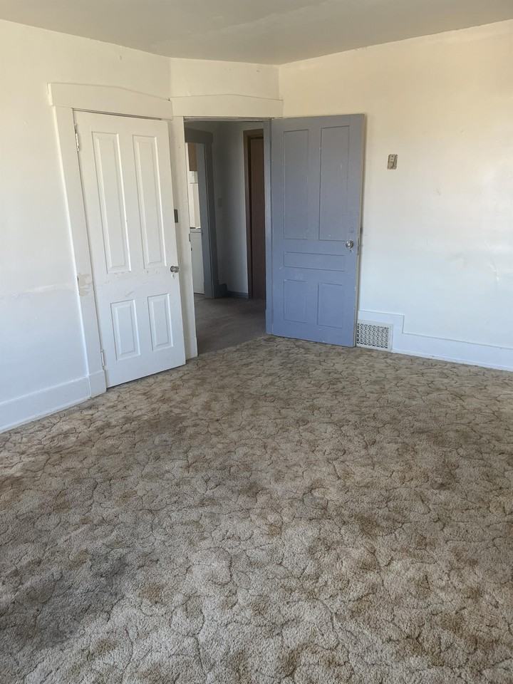 321 1/2 N Howard St #3 - Photo 2 of 6