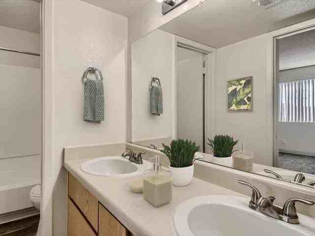 1701 East 8th Street - Photo 2 of 7