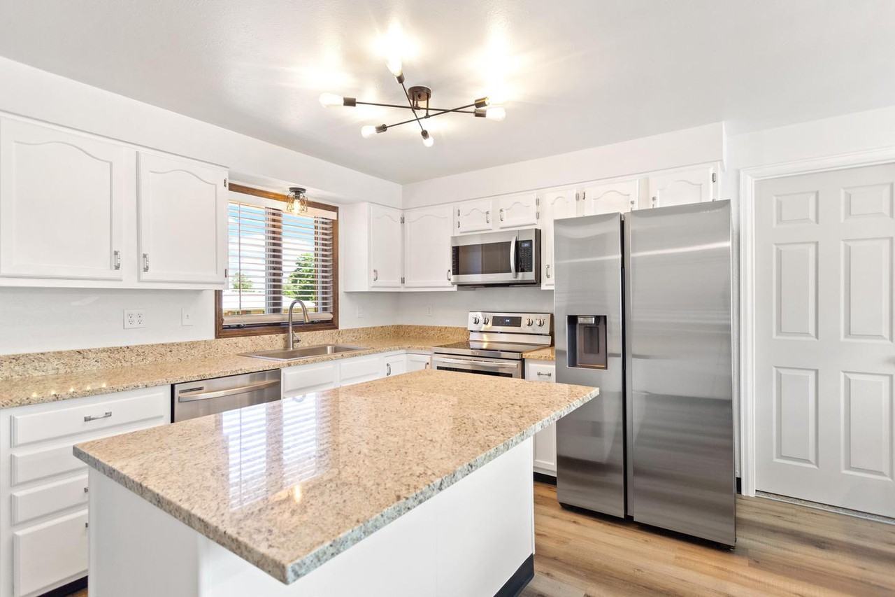 Classic Lakewood ranch-style home minutes from Sloan’s Lake - Photo 4 of 23