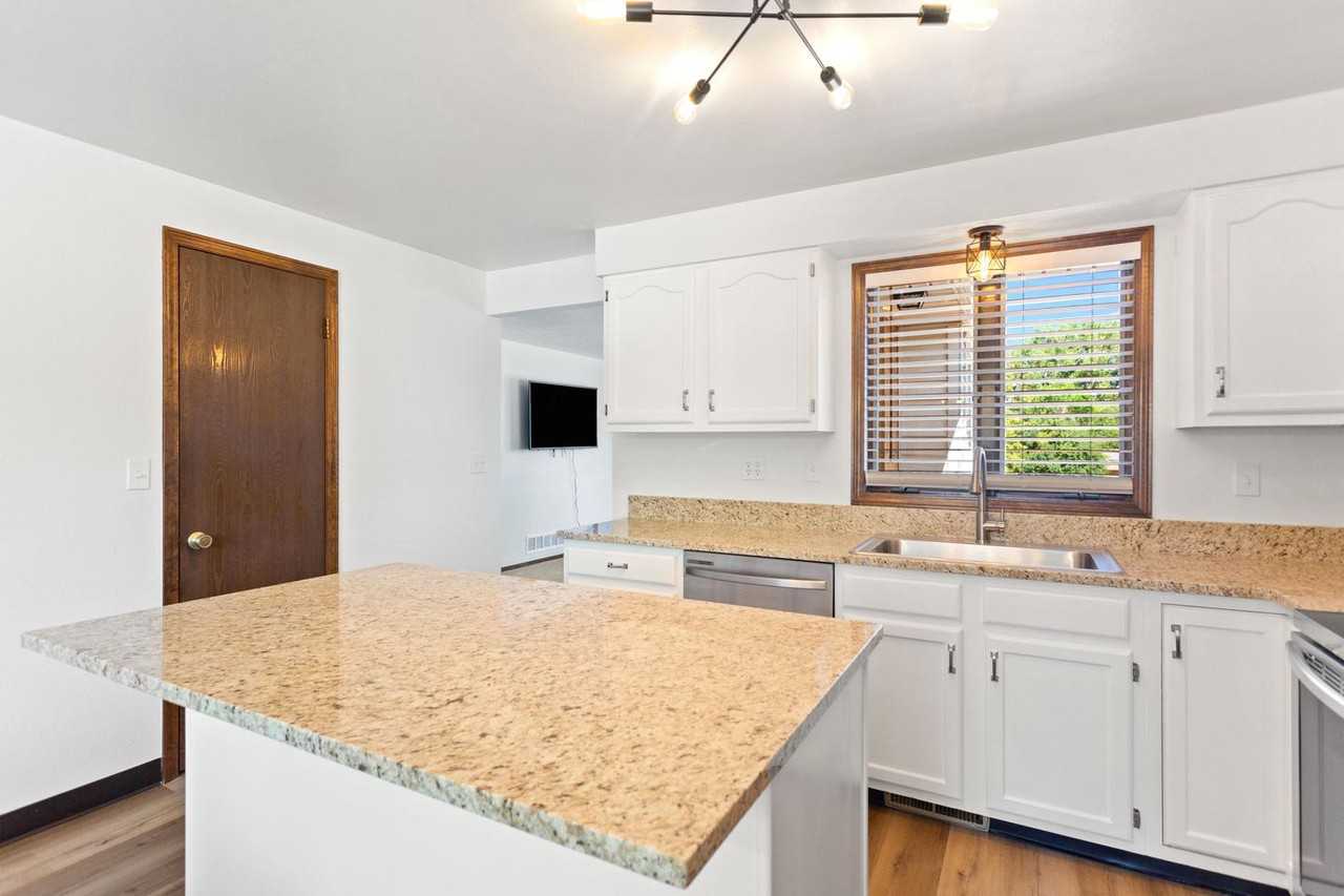 Classic Lakewood ranch-style home minutes from Sloan’s Lake - Photo 7 of 23