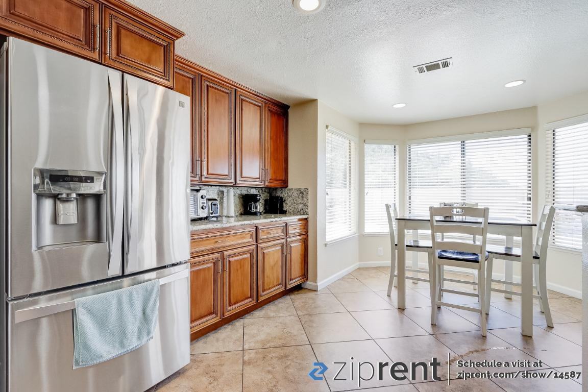 157 Beryl Ct - Photo 3 of 20