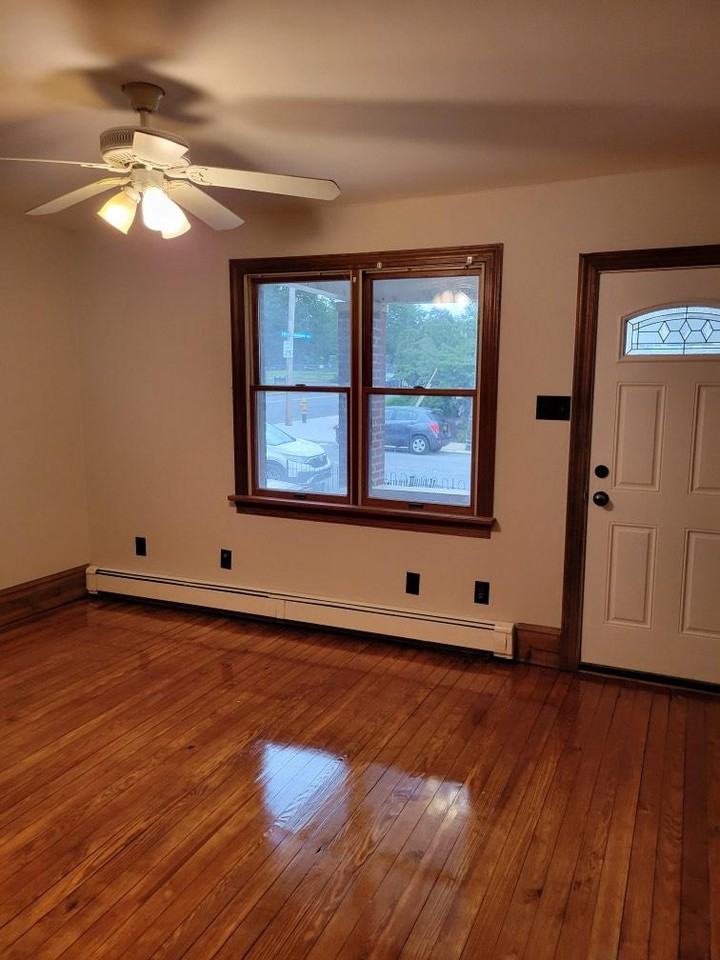 319 Woodlawn Ave #1 - Photo 2 of 11