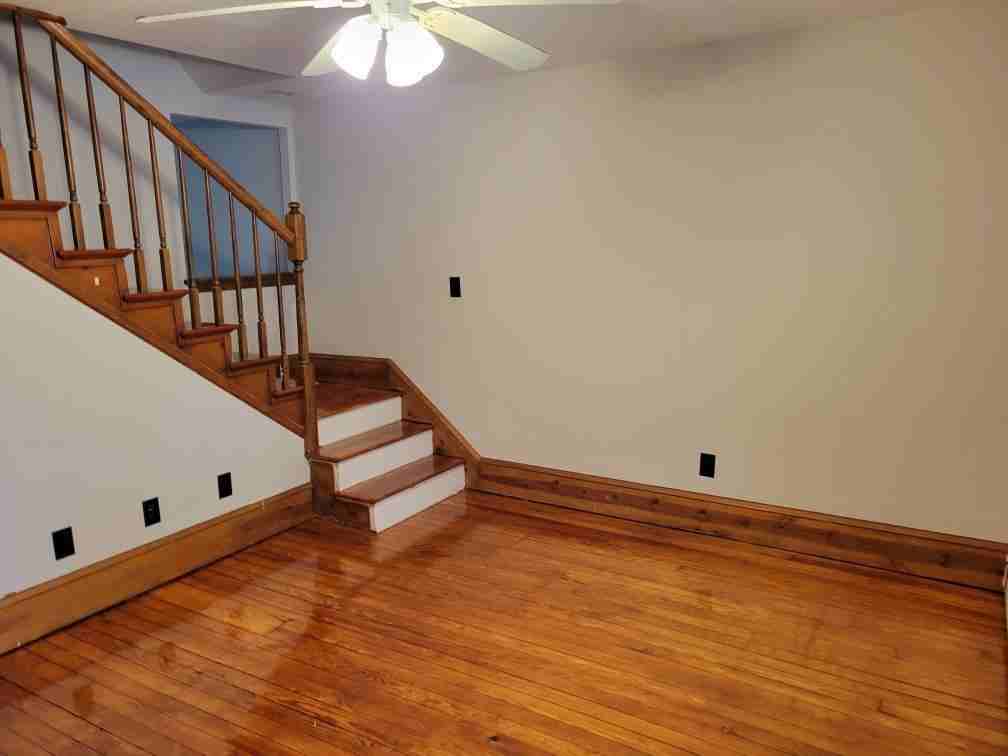 319 Woodlawn Ave #1 - Photo 3 of 11