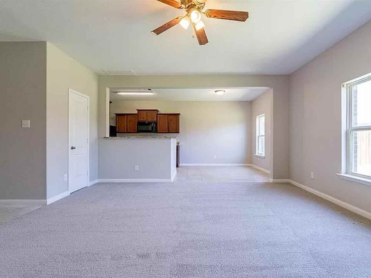 1201 Lombardy - Photo 2 of 6