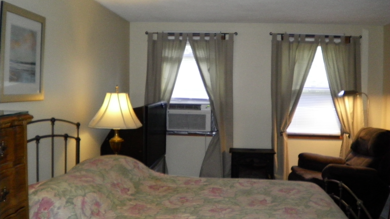 936 Russell Rd - Photo 2 of 9