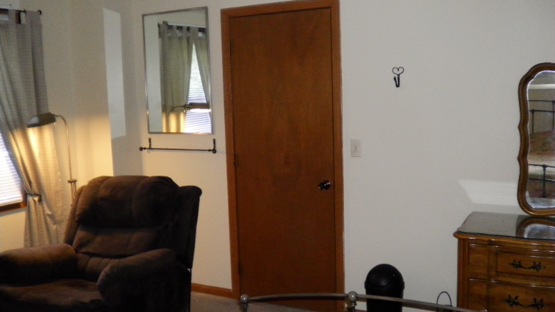 936 Russell Rd - Photo 5 of 9