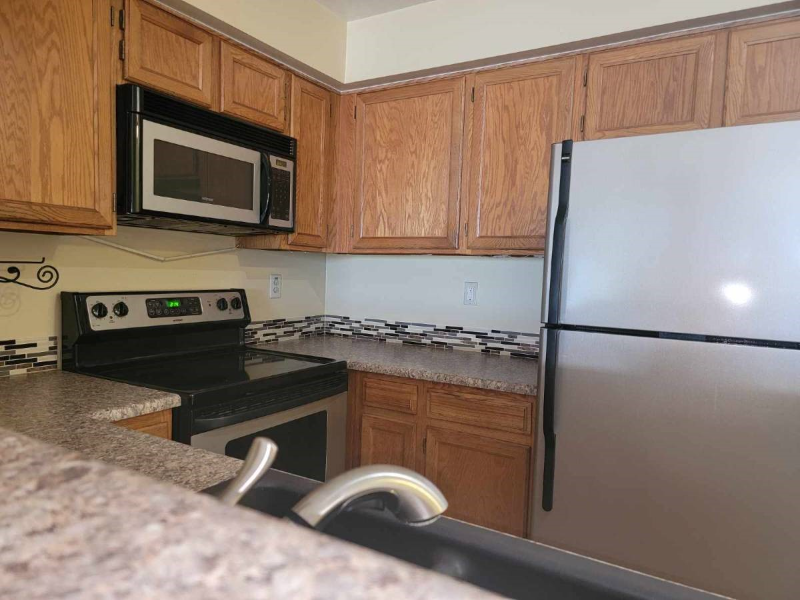 1074 Acapulco Ct - Photo 3 of 14