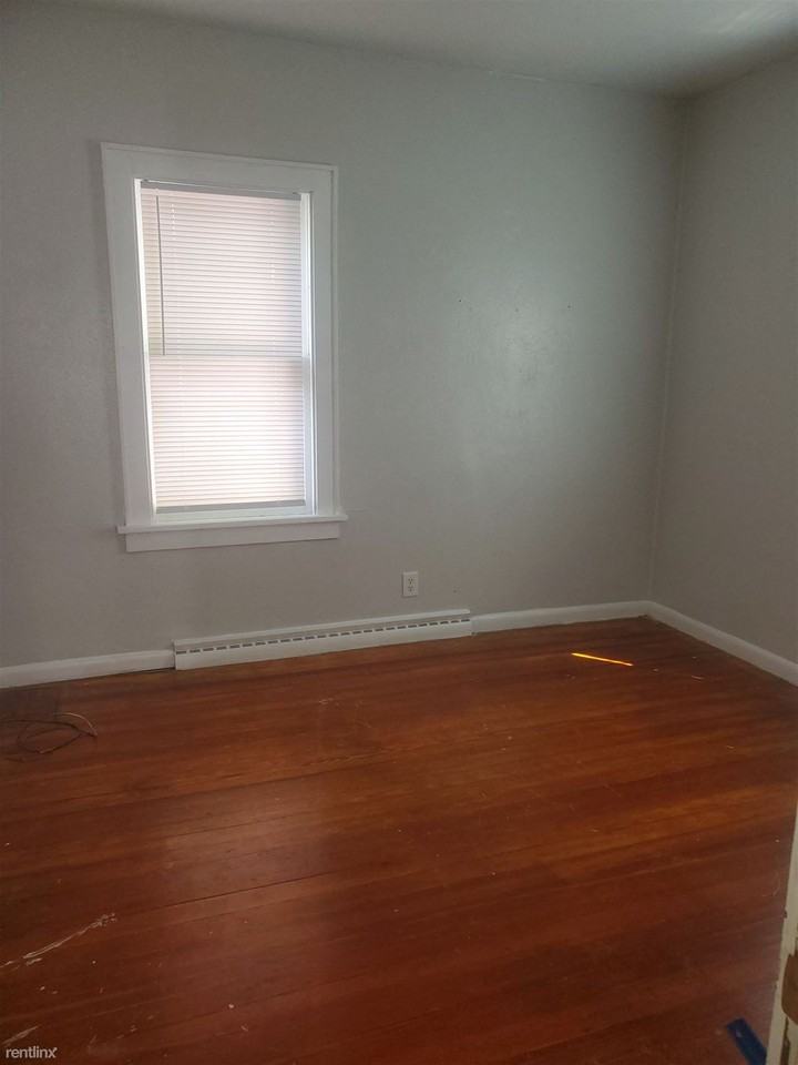 1203 Jefferson Ave - Photo 2 of 5