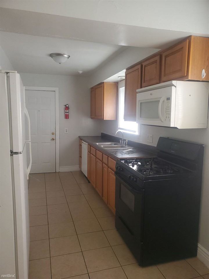 1203 Jefferson Ave - Photo 3 of 5