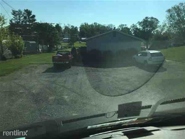 323 Stadium St - Photo 2 of 9