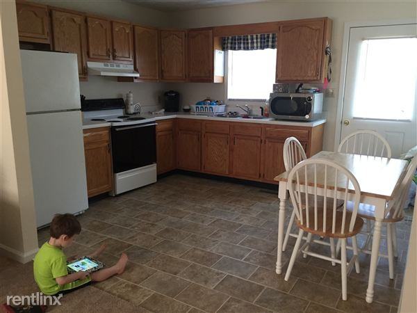 323 Stadium St - Photo 3 of 9