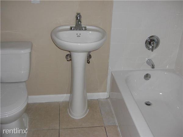 3410 NW 5th St - Photo 3 of 4