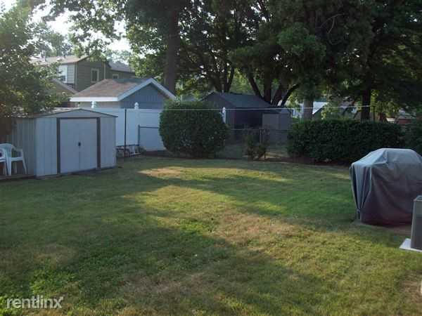 41 Roosevelt Ave - Photo 2 of 10