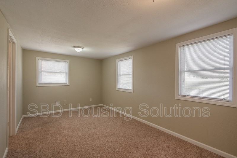 1740 Sinnott Circle - Photo 4 of 12