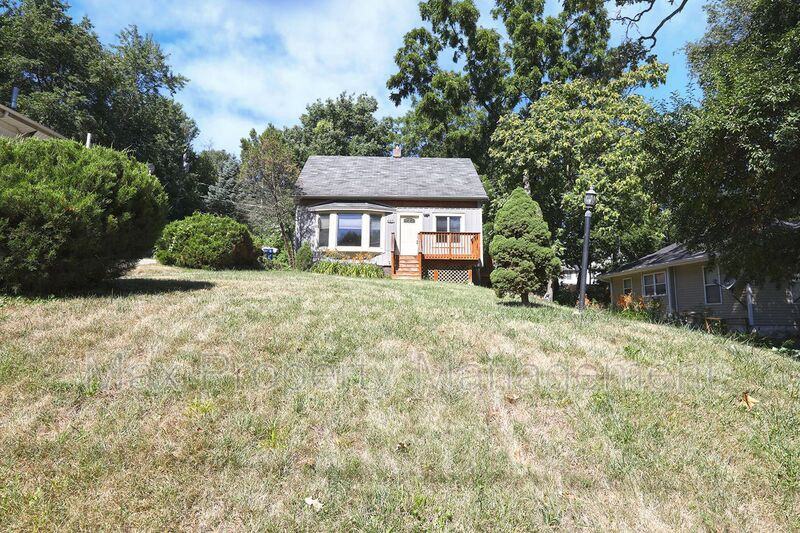 660 27th St - Photo 2 of 32