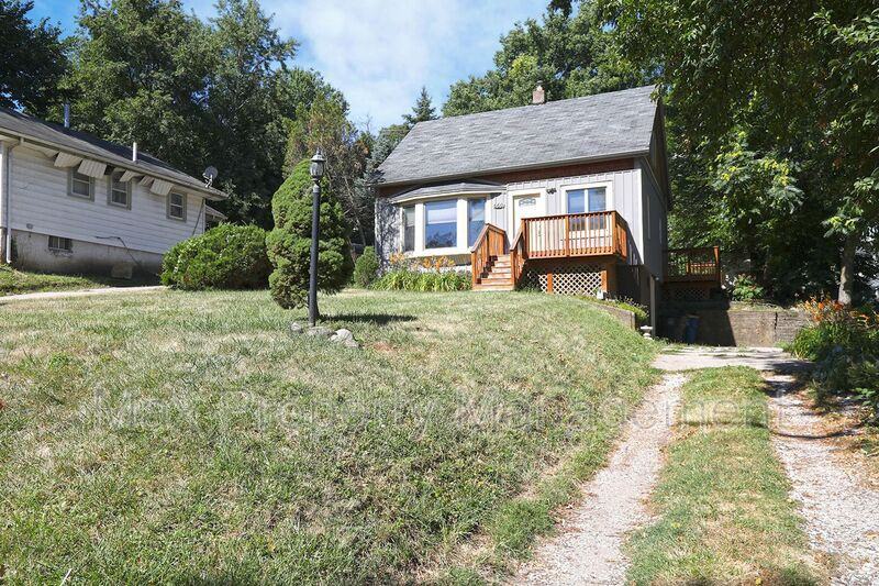 660 27th St - Photo 3 of 32