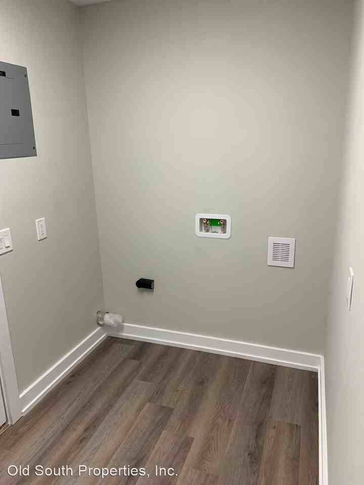 3271 Wellington Rd - Photo 3 of 13