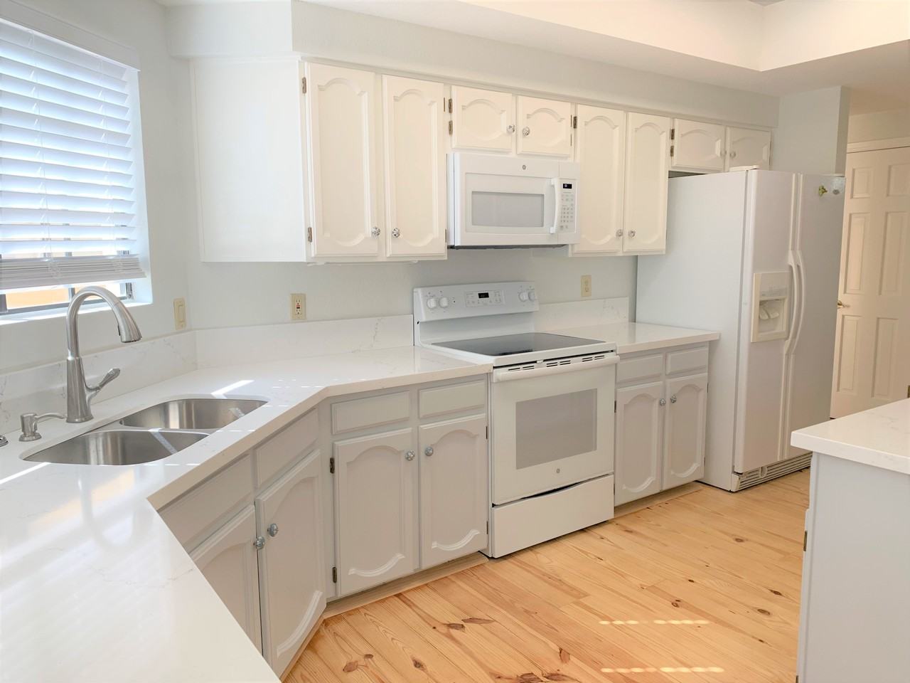 9685 E Sutton Dr - Photo 3 of 17