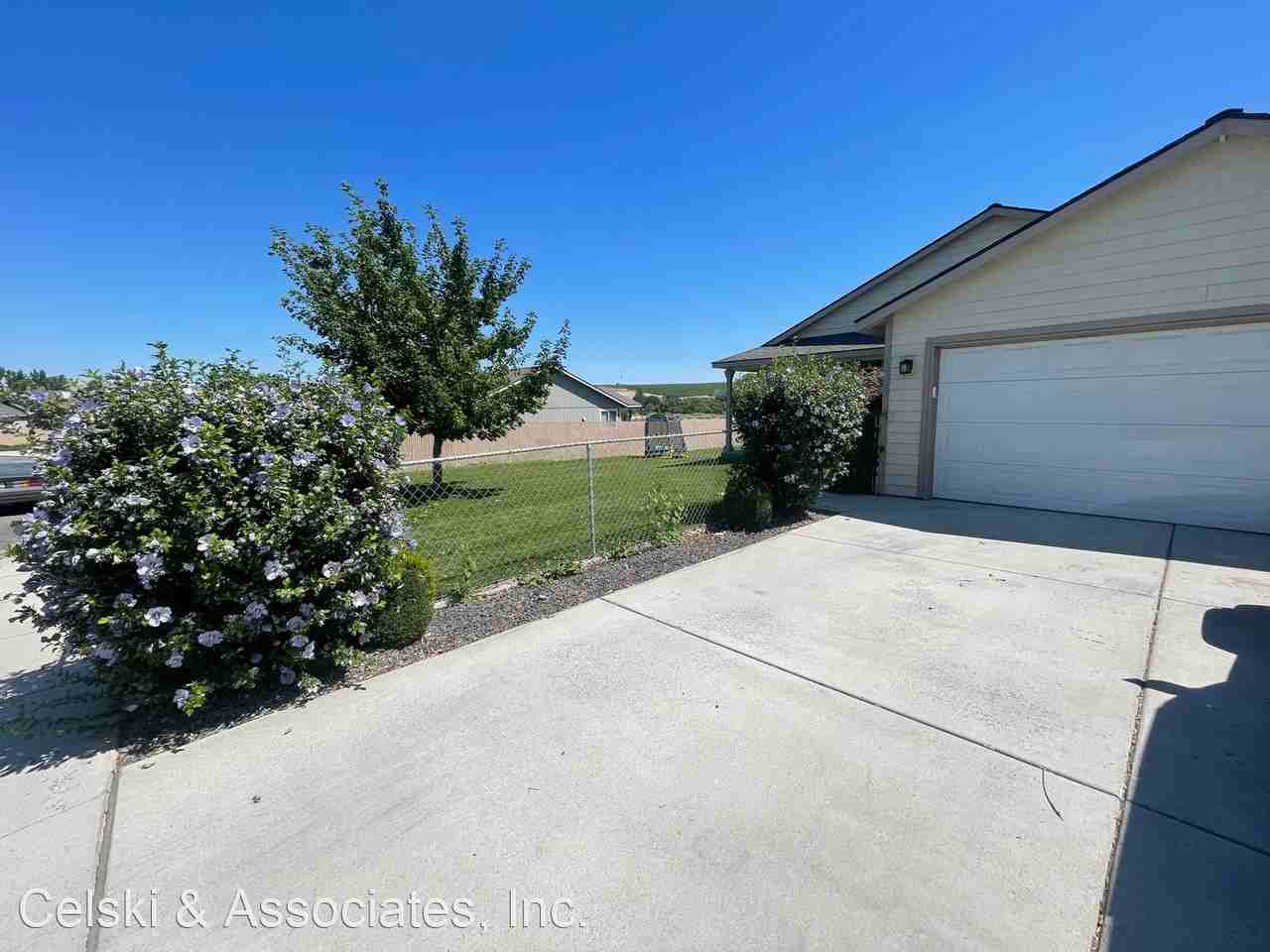 614 Botaka Loop - Photo 3 of 9