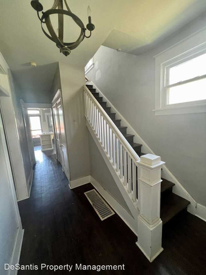 609 Pine Street - Photo 3 of 17