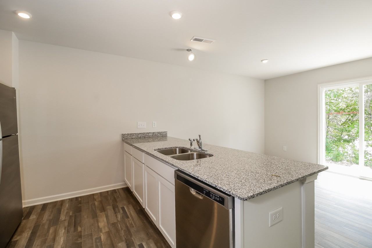 464 Waterview Ct - Photo 3 of 14