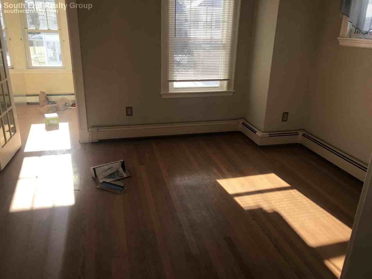 32 Windsor Rd - Photo 2 of 44