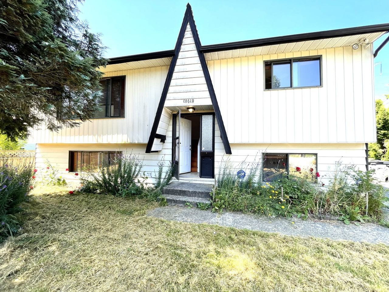 10619 141 Street - Photo 2 of 40