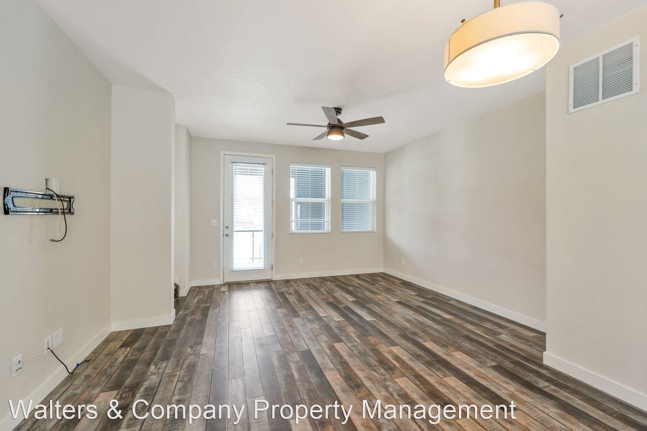 11247 Colony Cir - Photo 3 of 15