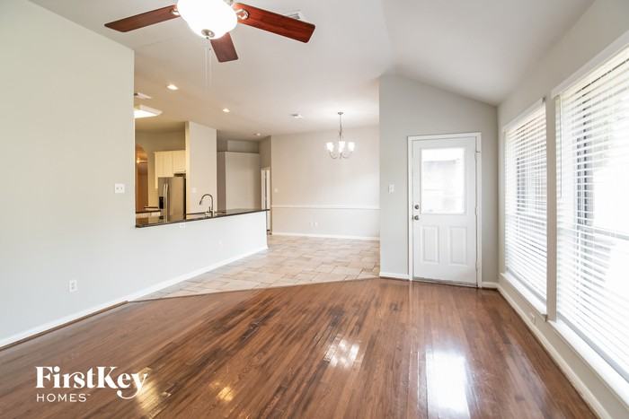 3111 Bay Spring Dr - Photo 3 of 15