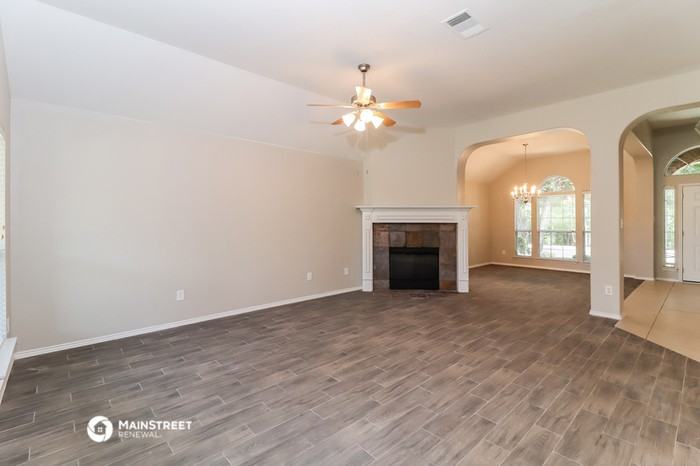 635 Oak Creek Dr - Photo 3 of 16