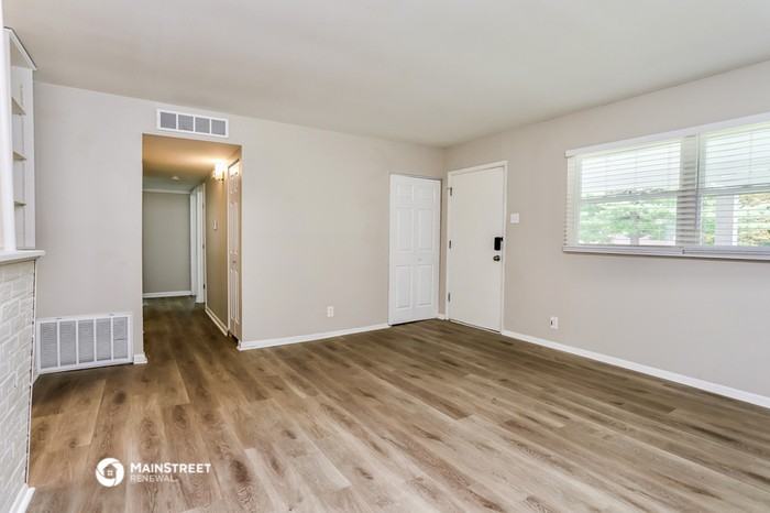 243 Howard Dr - Photo 3 of 16