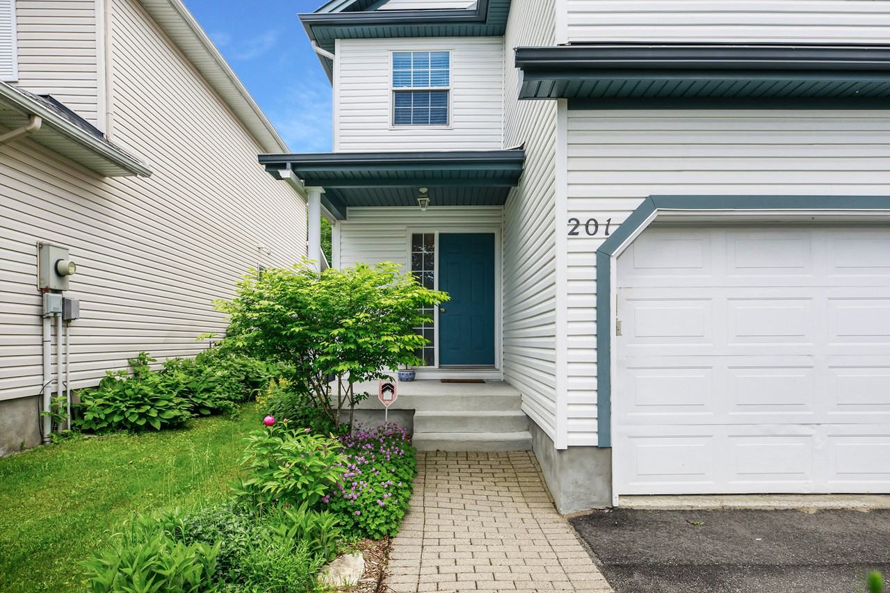 201 Yoho Drive - Photo 2 of 38