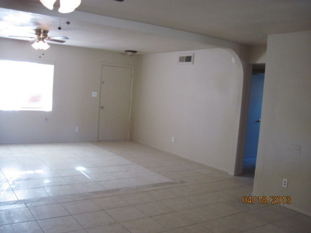 4229 N 82nd Ave - Photo 3 of 6