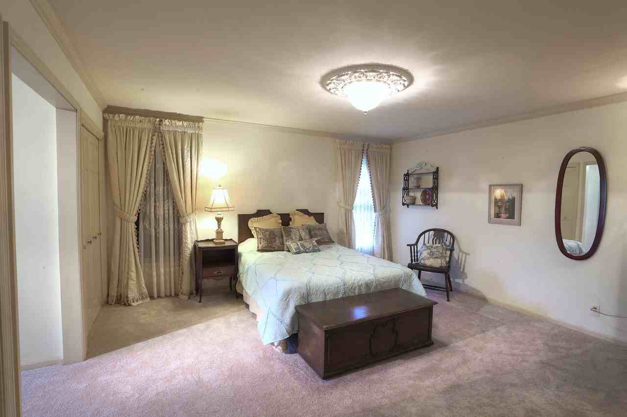 9804 Old Warson Rd - Photo 3 of 22