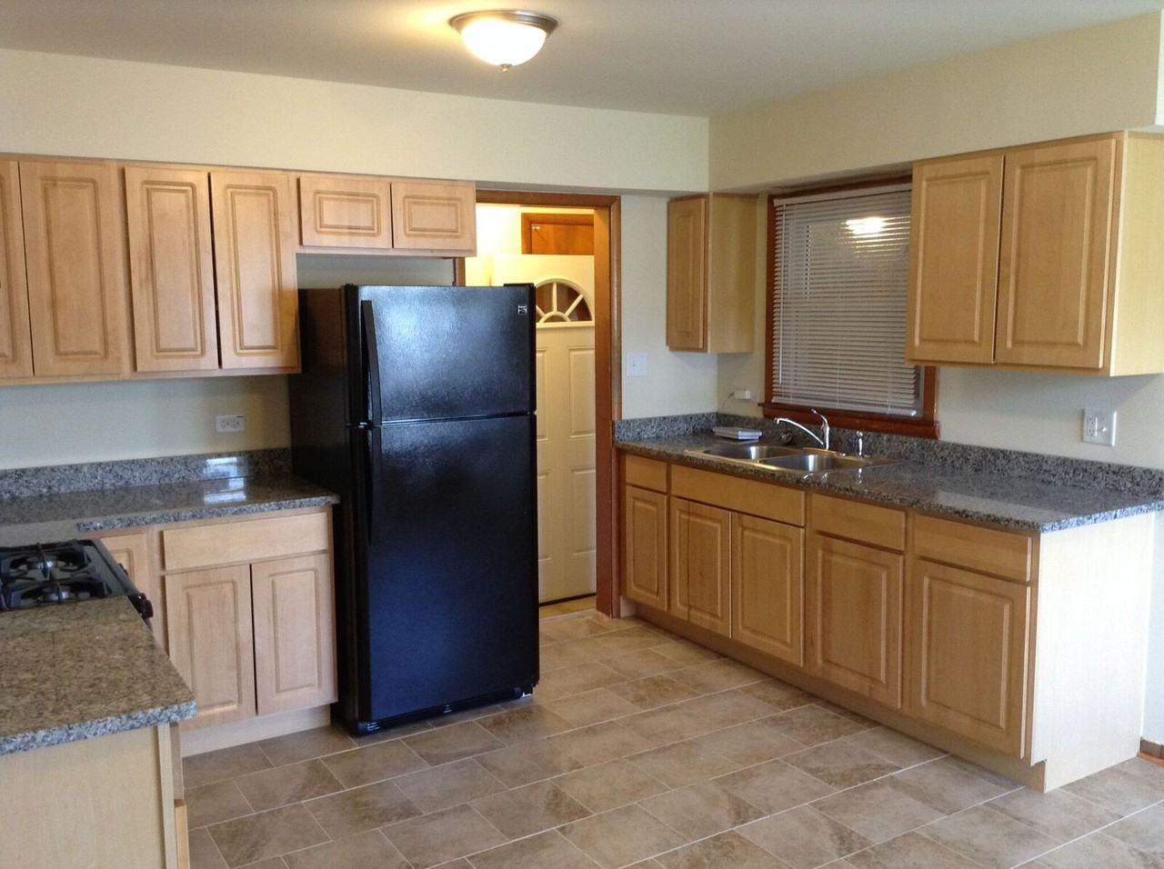 15422 South Park Ave - Photo 3 of 15