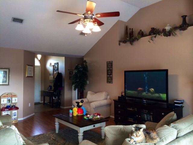 811 Travis Ct - Photo 3 of 21