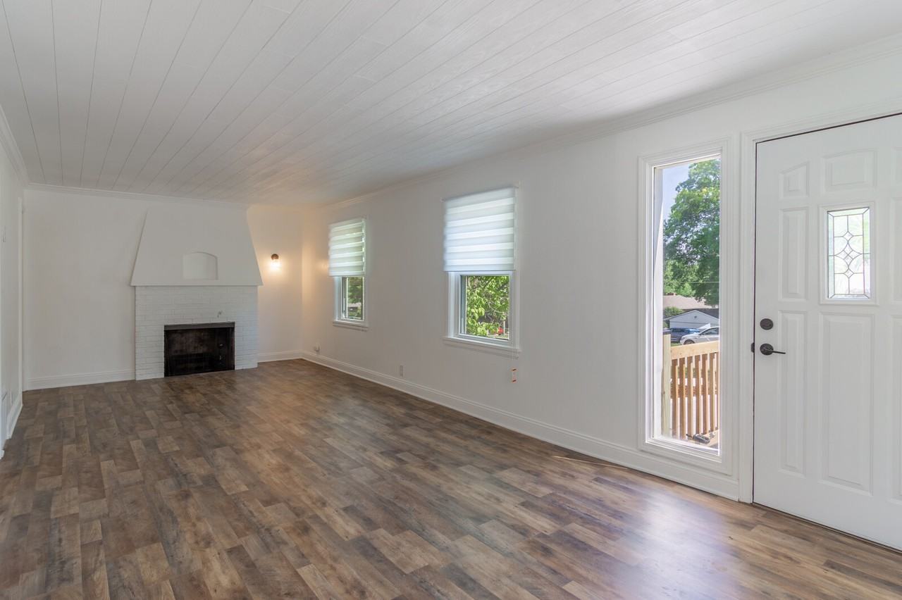 906 W 101st Ter - Photo 2 of 36