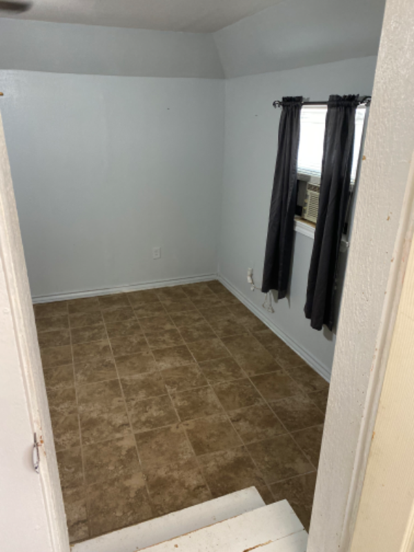 1035 S 12th St - Photo 2 of 9
