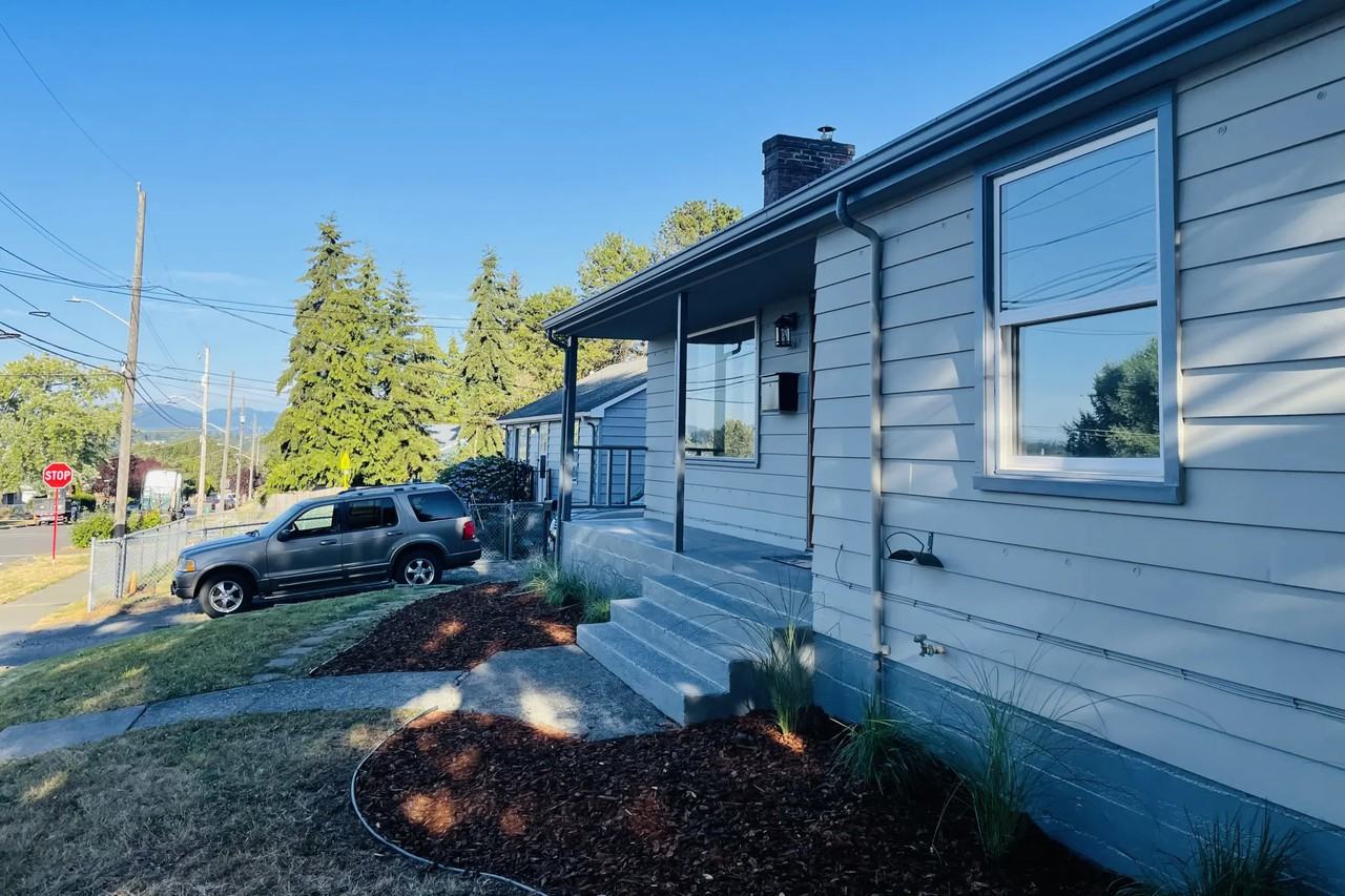 3263 S 137th St - Photo 2 of 19