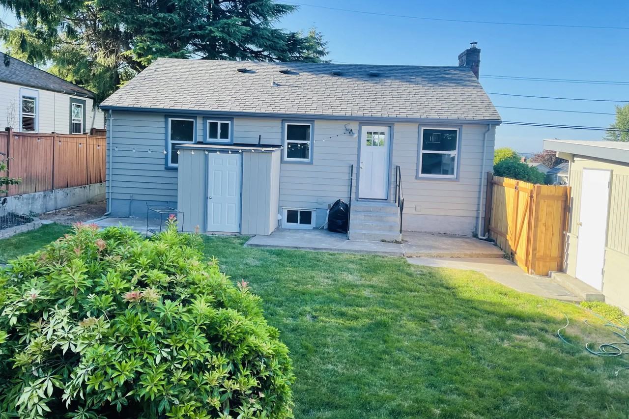 3263 S 137th St - Photo 3 of 19