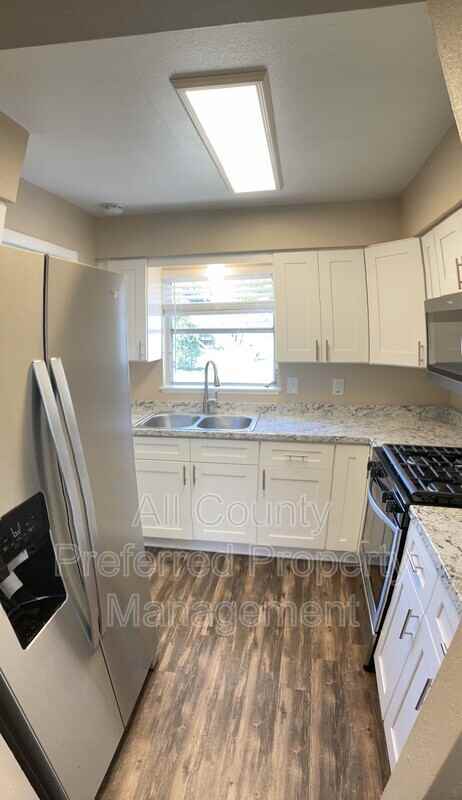 1153 Martha Lee Ave - Photo 5 of 10