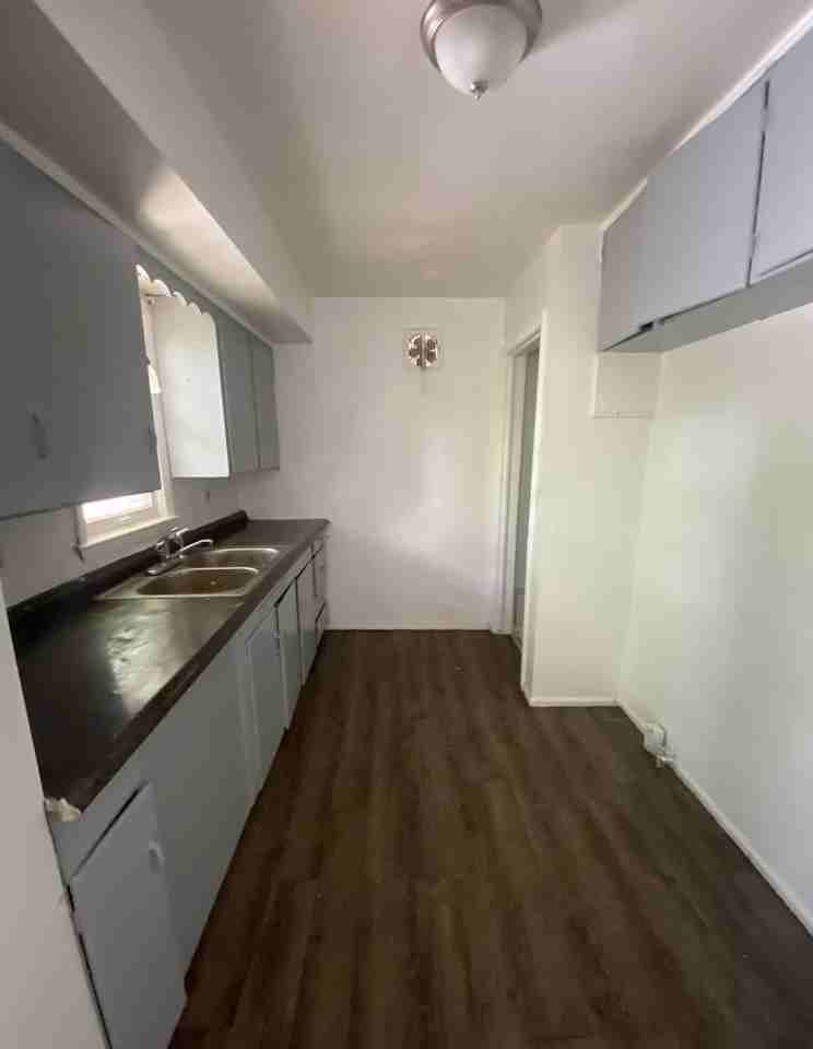 1318 W Mott Ave - Photo 2 of 6