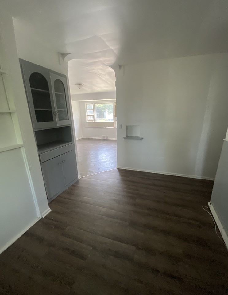 1318 W Mott Ave - Photo 3 of 6