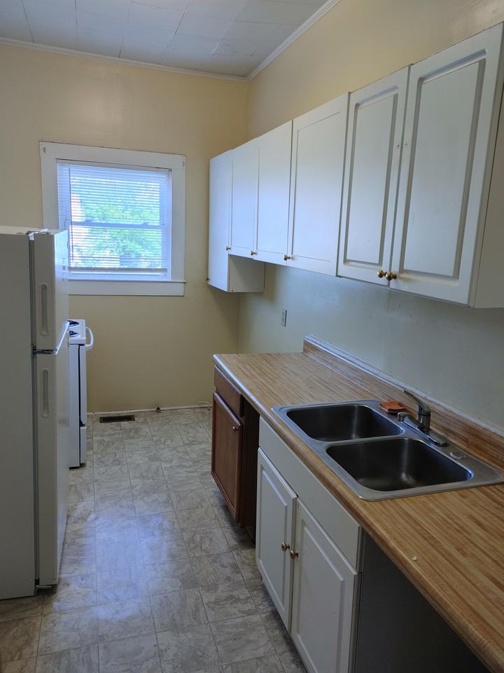 804 Jenkins St #1 - Photo 7 of 18