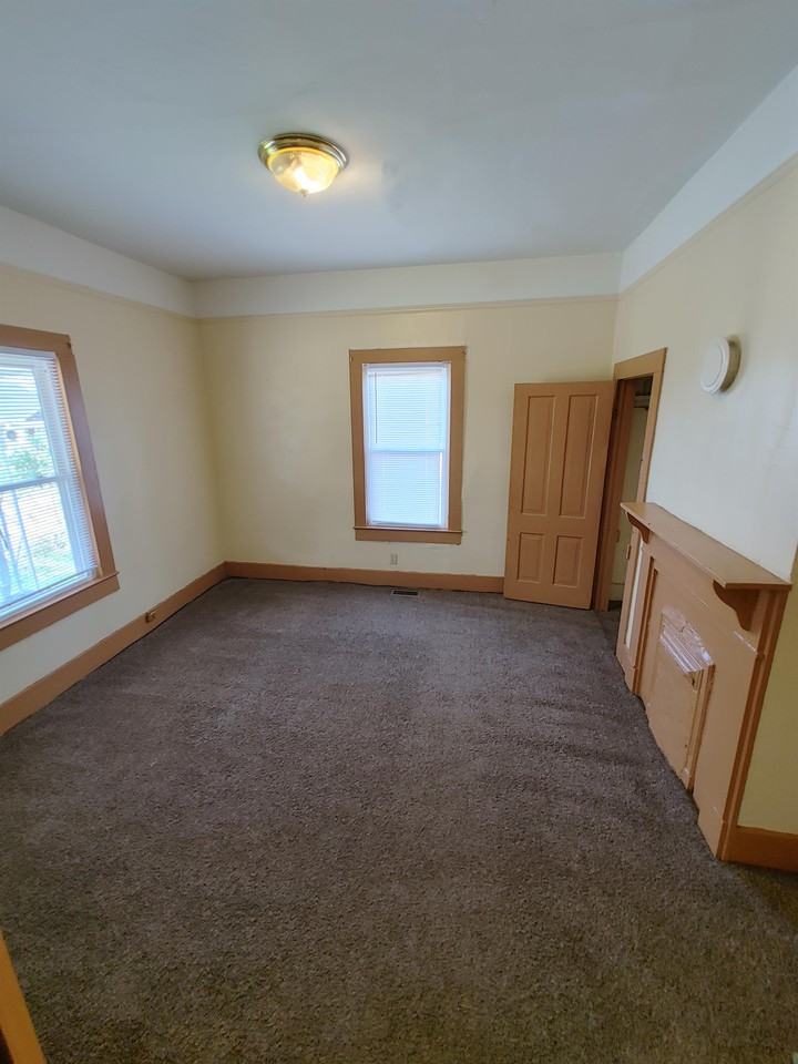 804 Jenkins St #1 - Photo 2 of 18