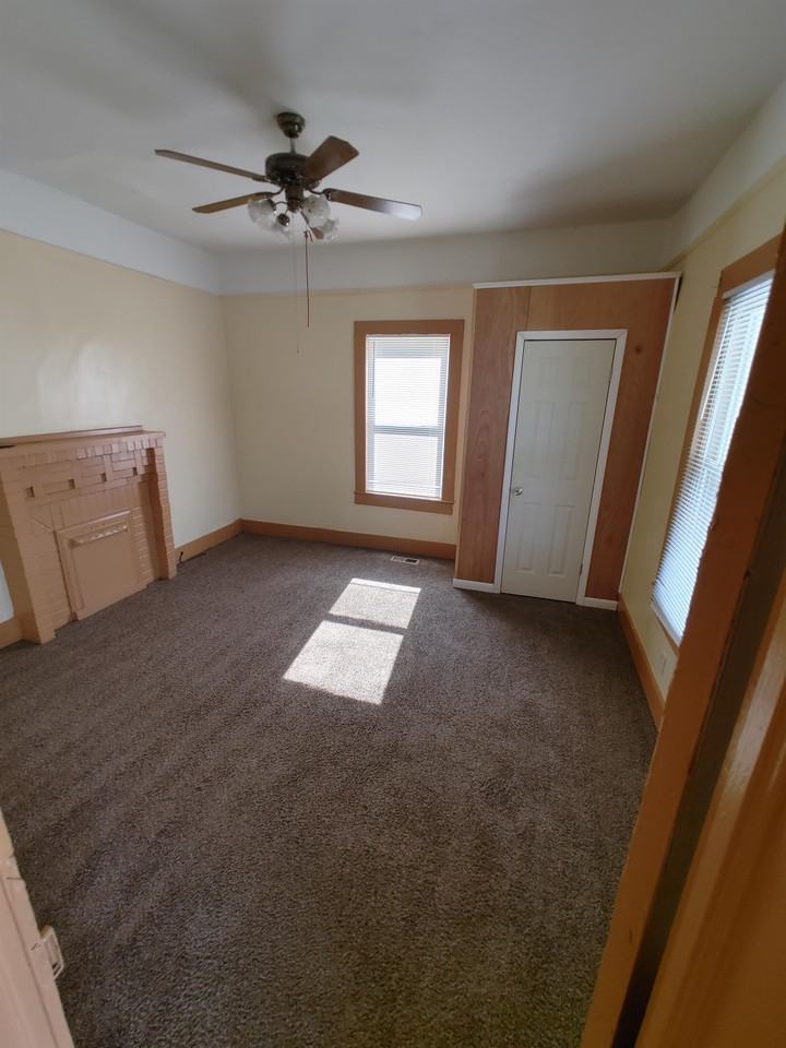 804 Jenkins St #1 - Photo 3 of 18