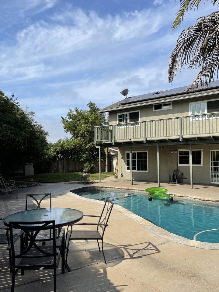 4733 Lana Lane