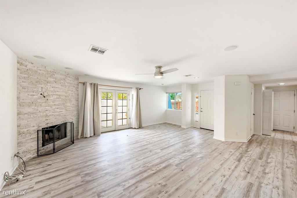 54255 Eisenhower Dr - Photo 2 of 10